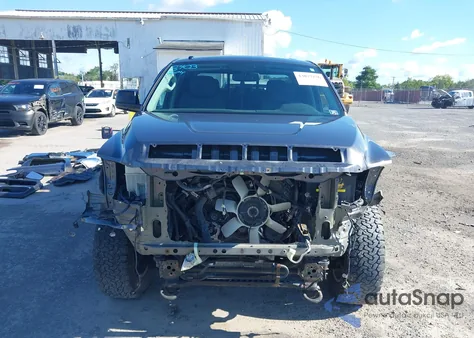 2017 Toyota Tundra Sr5 5.7L V8 z USA, uszkodzony, nr VIN 5TFUY5F11HX594270